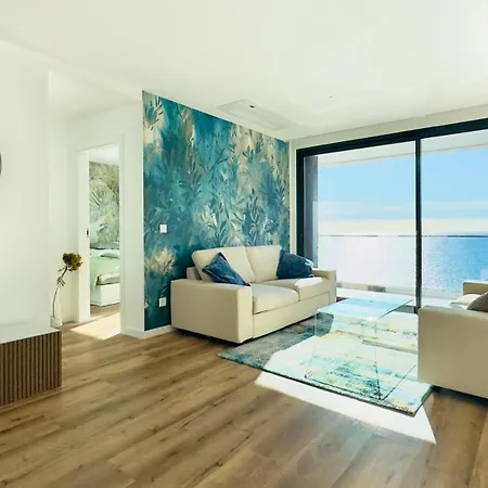 Sea Front Apartament *