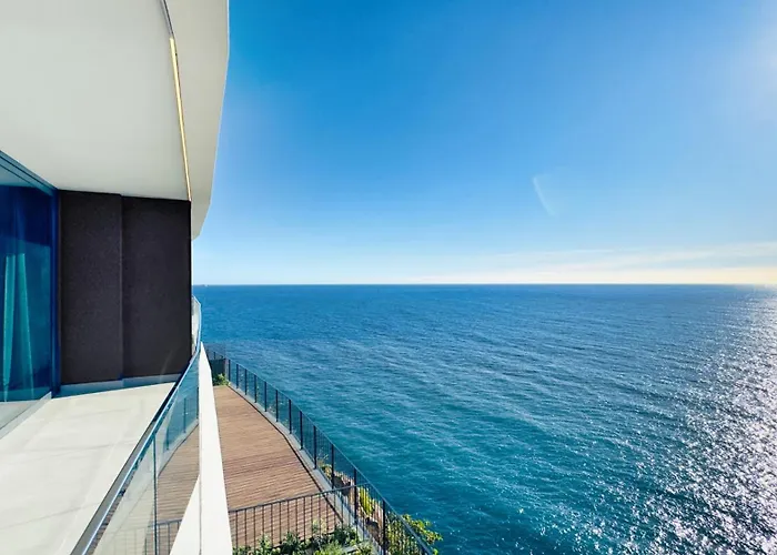 Sea Front Câmara de Lobos
